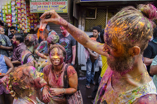 holi2